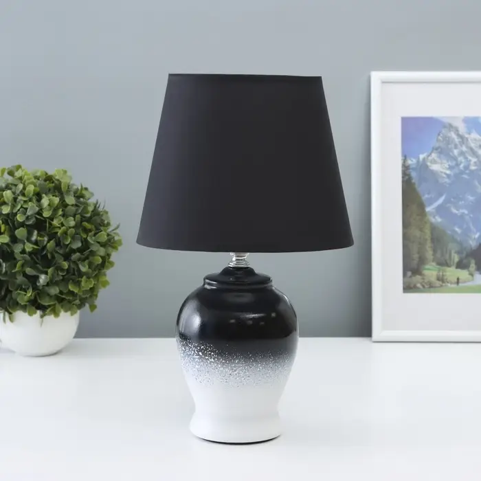 Лампа настольная RISALUX &laquo;Даксия&raquo;, 40 Вт, Е14, бело-чёрная, 19.5&times;19.5&times;35 см
