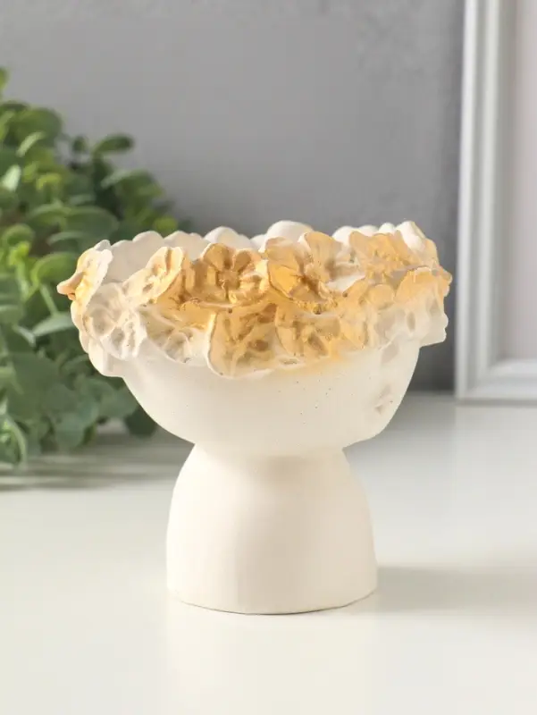 Подставка для мелочей &laquo;Девушка в цветах&raquo;, 10&times;11 см, белая с позолотой