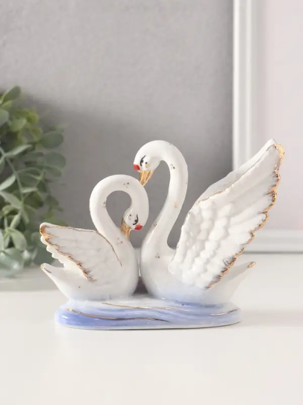 Фигурка керамика &laquo;Лебедь с лебёдушкой в пруду, в горошек&raquo;, 10 см
