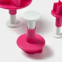 Плунжеры кондитерские Доляна &laquo;Цветок. Листок. Звёздочка&raquo;, набор 3 шт., пластик, розовые