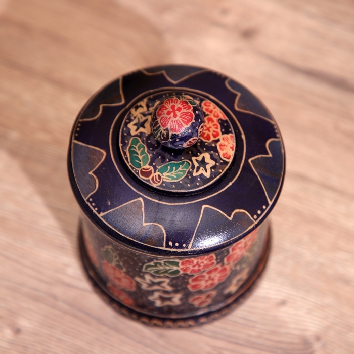 Баночка с крышкой деревянная, батик 12х12х15 см Баночка с крышкой деревянная, батик 12х12х15 см