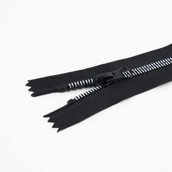 Молния «Трактор», №5, неразъёмная, замок автомат, 18 см, чёрная, белая Молния «Трактор», №5, неразъёмная, замок автомат, 18 см, чёрная, белая