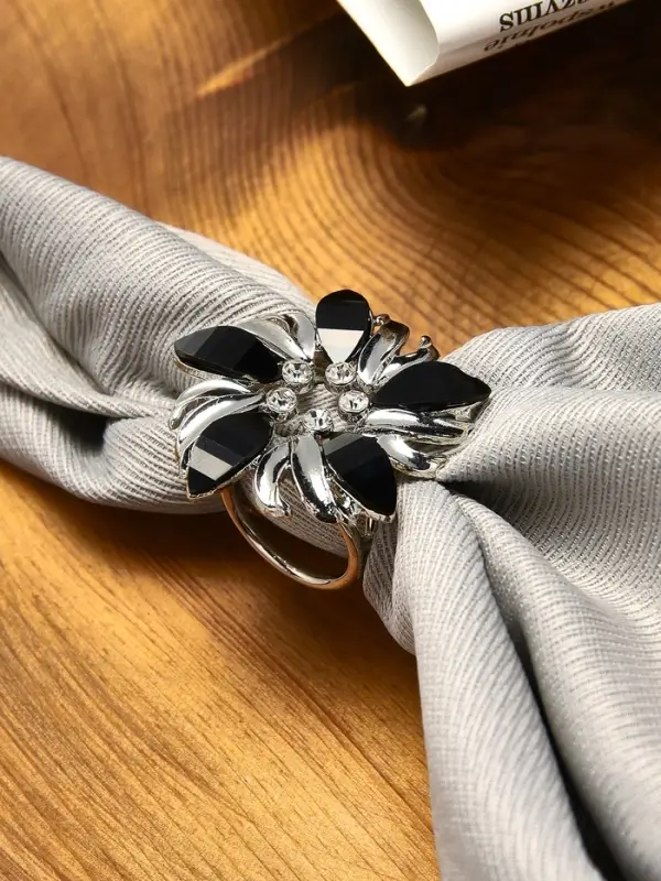 Кольцо для платка &laquo;Цветок мака&raquo;, чёрное в серебре