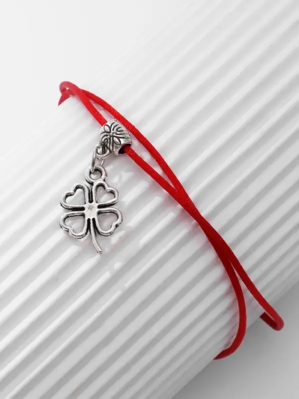 Браслет-оберег &laquo;Красная нить&raquo;, на удачу, клевер контурный, цвет серебро, 23 см