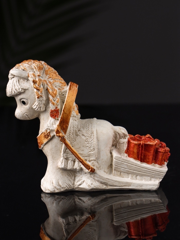 Фигура "Лошадка с телегой подарков" 12х9х5 см, бежевый