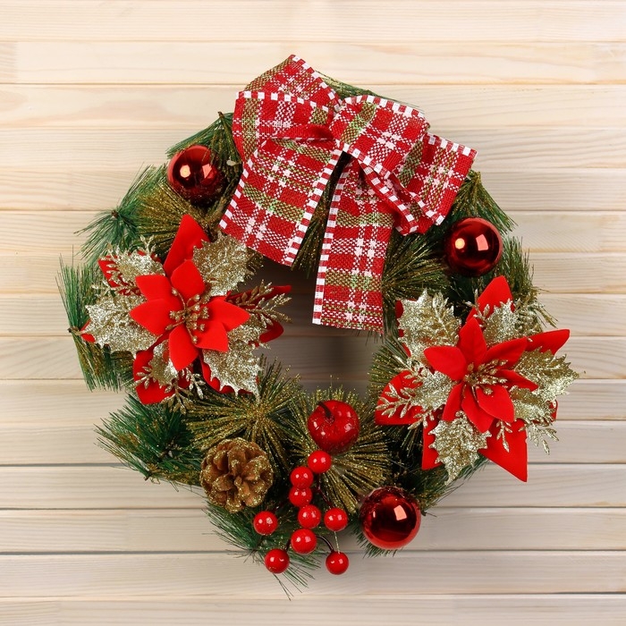 Венок новогодний d-30 см  Венок новогодний d-30 см "Яркая сказка" цветы яблоки ягоды шары