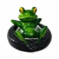 Садовая фигура из полистоуна &laquo;Лягушка лежит на шине&raquo;, 14&times;13&times;9.5 см, плавающая