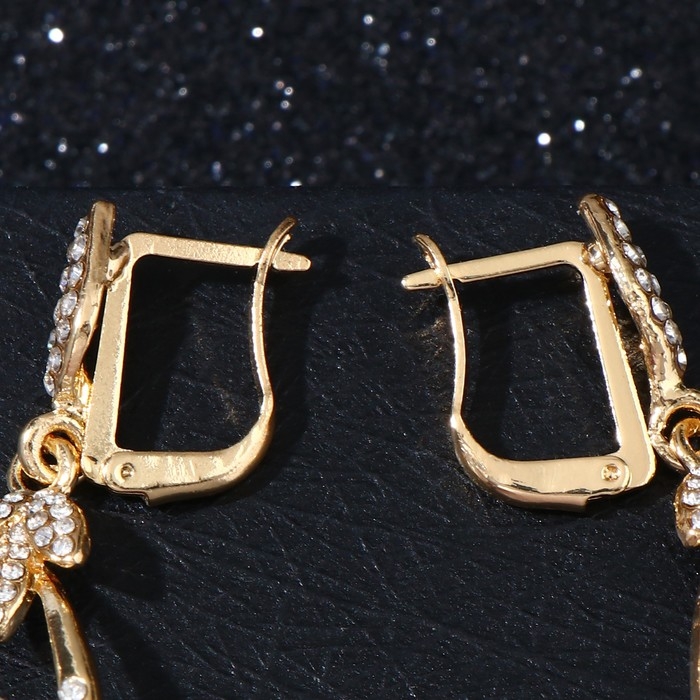 Серьги с жемчугом «Грейс» листья и линии, цвет белый в золоте Серьги с жемчугом «Грейс» листья и линии, цвет белый в золоте