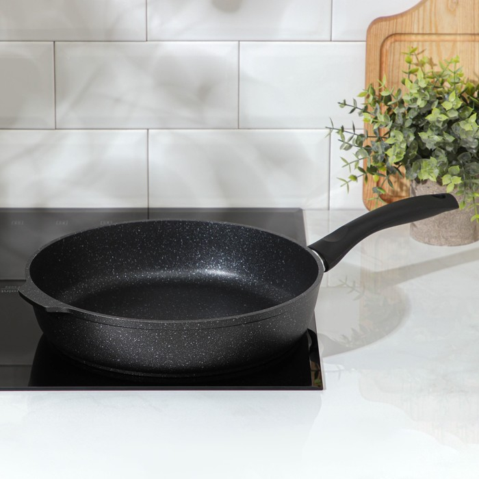 Сковорода, d=28 см, пластиковая ручка, антипригарное покрытие, цвет тёмный мрамор Сковорода, d=28 см, пластиковая ручка, антипригарное покрытие, цвет тёмный мрамор