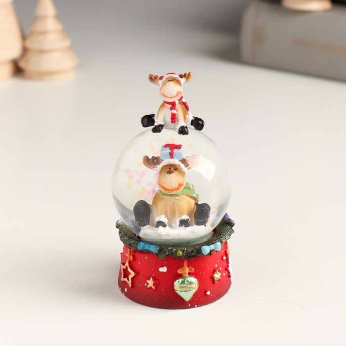 Сувенир полистоун водяной шар Сувенир полистоун водяной шар "Лосики - чехарда" 4,5х4,5х6,5 см