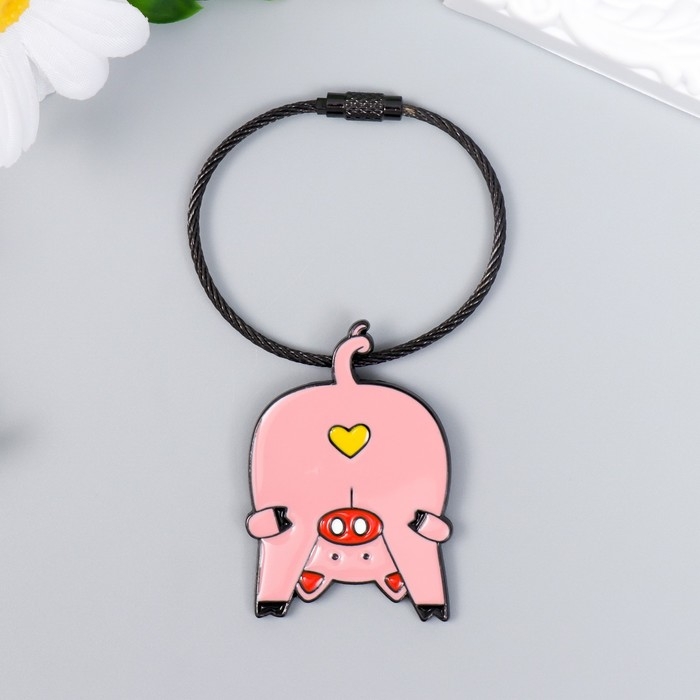 Брелок металл на тросе Брелок металл на тросе "Поросёнок, сердечко на попе" эмаль 5,1х3,5 см