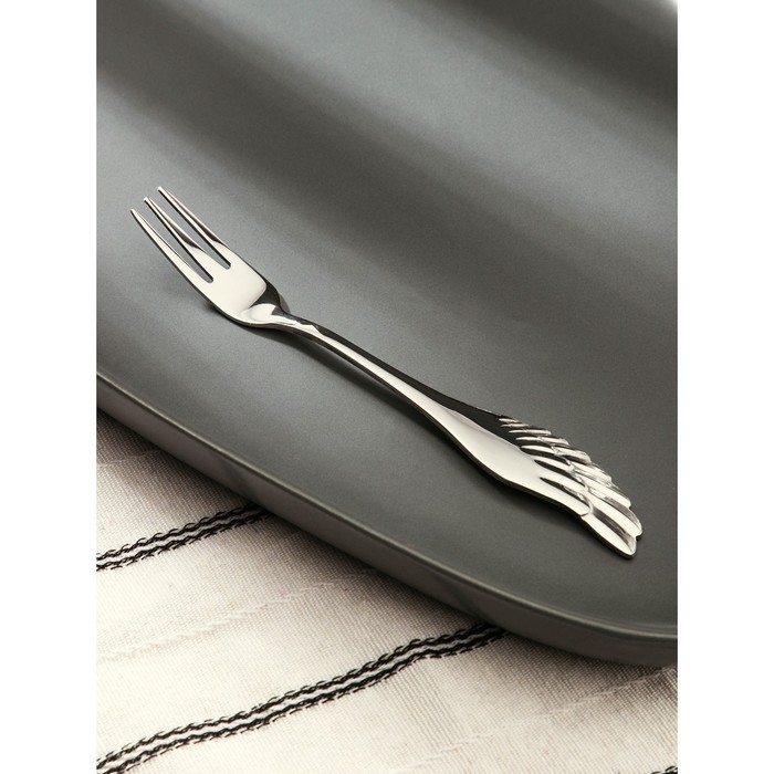 Вилка десертная из нержавеющей стали Magistro Wings, длина 14 см, цвет серебряный Вилка десертная из нержавеющей стали Magistro Wings, длина 14 см, цвет серебряный