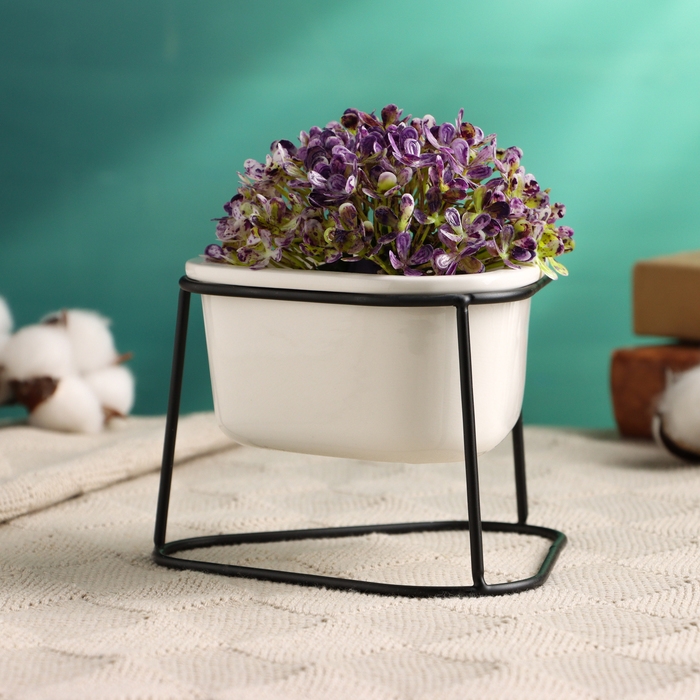 Горшок Горшок "Треугольник" на подставке, черный, 13х11х9см