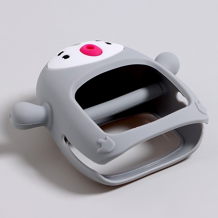 Прорезыватель зубной «Пингвинёнок», в форме соска c ручкой, цвет серый