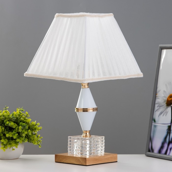 Настольная лампа Настольная лампа "Шанта" Е27 40Вт бело-золотой 23х23х41 см RISALUX