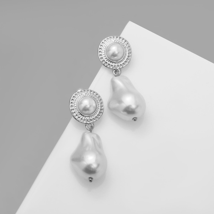 Серьги с жемчугом «Абстракция» крупная бусина, цвет серебро Серьги с жемчугом «Абстракция» крупная бусина, цвет серебро