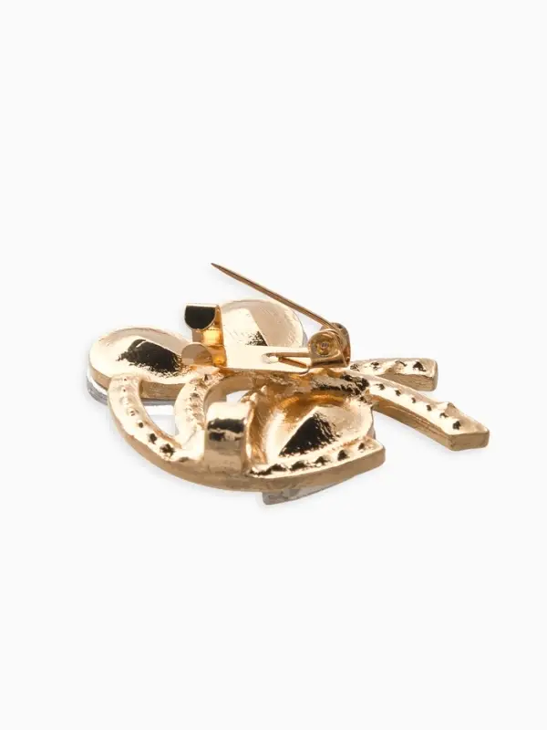 Зажим для кардигана Зажим для кардигана "Ажур", капельки, цвет белый в золоте