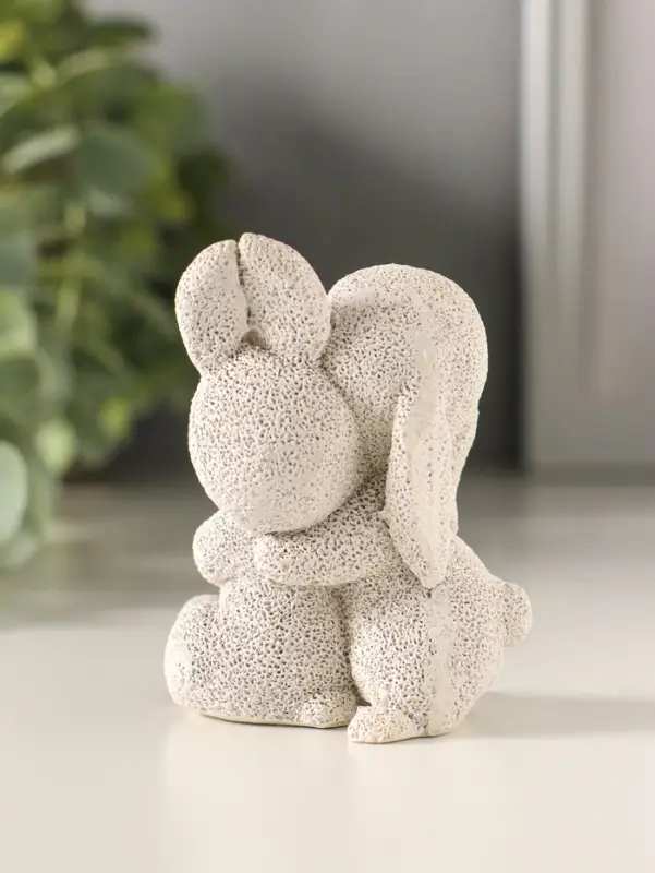 Статуэтка "Кролики обнимаются" 7х5х4,5 см,  цвет серый