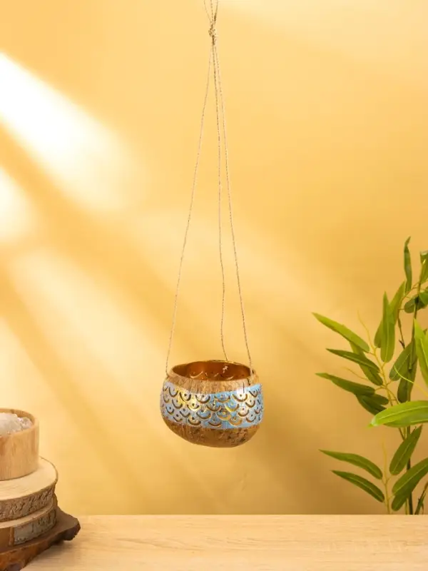 Подсвечник подвесной из кокоса, 9-12 см, золотисто-голубой Подсвечник подвесной из кокоса, 9-12 см, золотисто-голубой