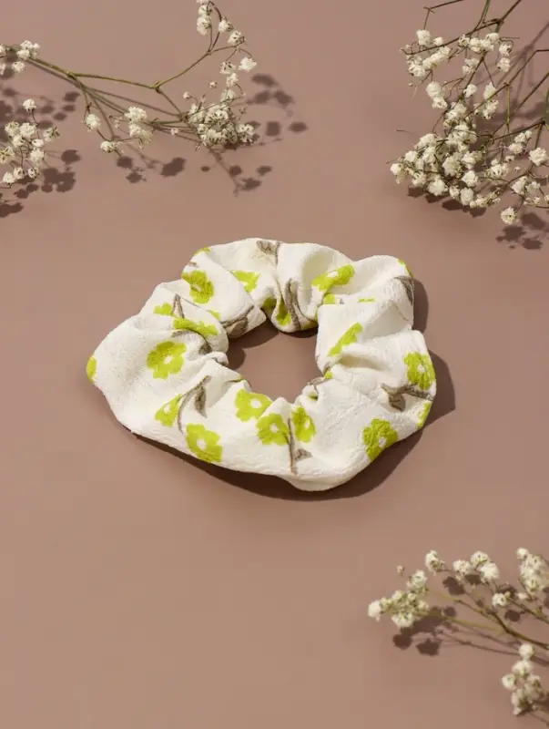 Резинка для волос QF &laquo;Орбита&raquo;, цветы лето, 10 см, зелёно-белая