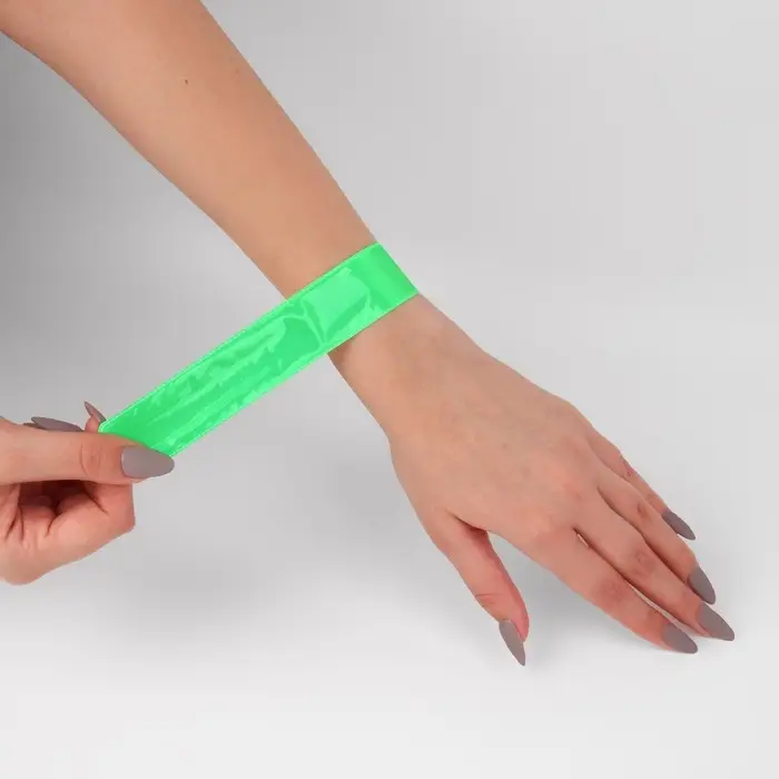 Светоотражающий слэп-браслет, самофиксирующийся, 22 × 3 см, цвет МИКС Светоотражающий слэп-браслет, самофиксирующийся, 22 × 3 см, цвет МИКС