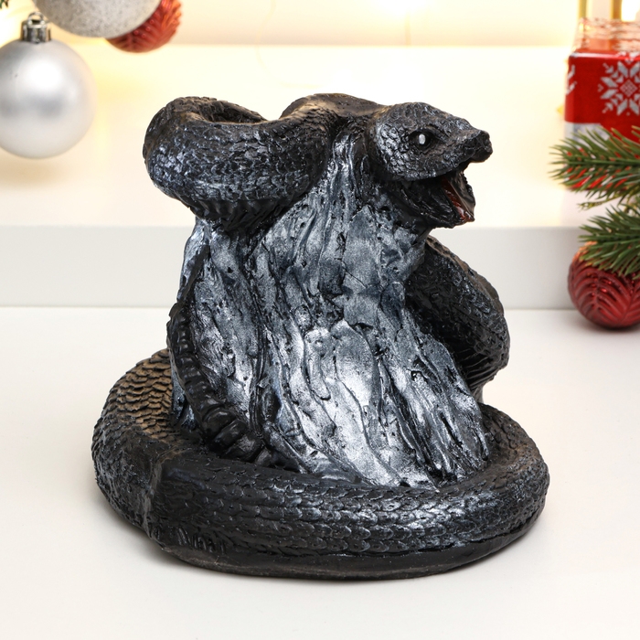 Фигура Фигура "Змея с травой" черная 18х16х15см