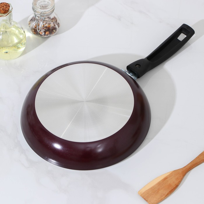 Сковорода «Хозяюшка», d=24 см, съёмная ручка, стеклянная крышка, антипригарное покрытие, цвет бордовый Сковорода «Хозяюшка», d=24 см, съёмная ручка, стеклянная крышка, антипригарное покрытие, цвет бордовый