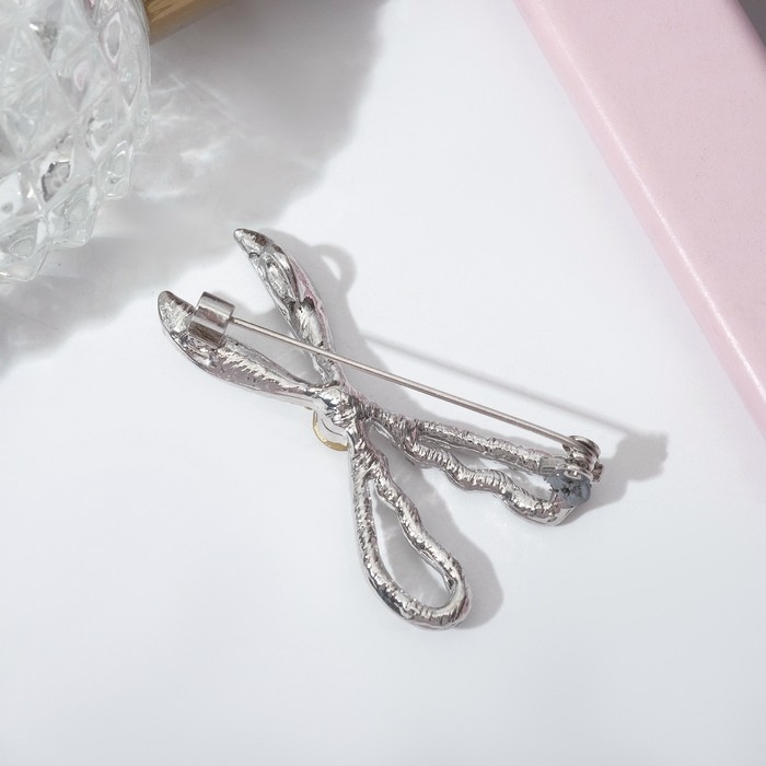 Брошь «Ножницы» драгоценные, цвет белый в серебре Брошь «Ножницы» драгоценные, цвет белый в серебре