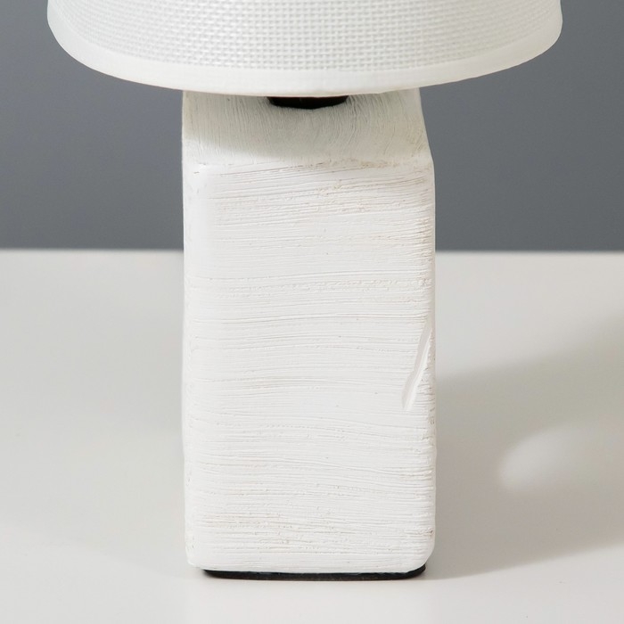 Настольная лампа Настольная лампа "Мишель" Е27 40Вт белый 12,5х20х27 см RISALUX