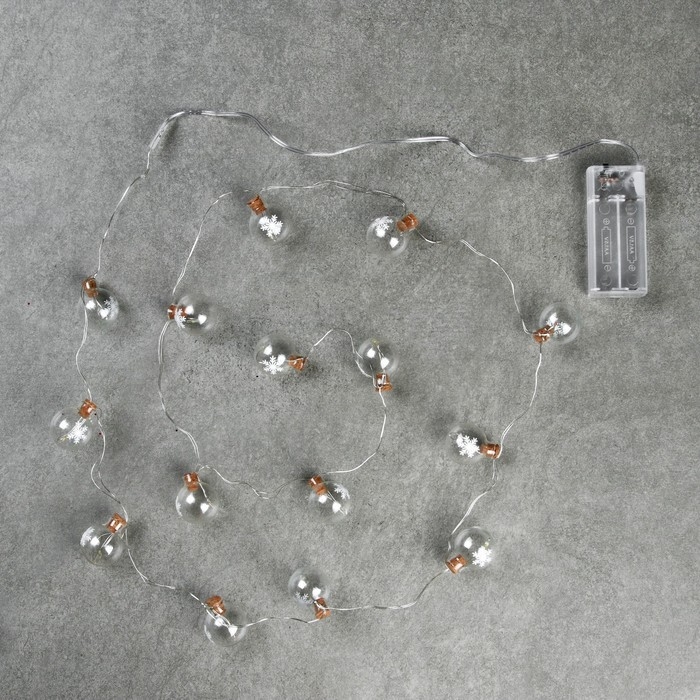 Гирлянда «Нить» 1.6 м с насадками «Шарики со снежинкой», IP20, серебристая нить, 15 LED, батарейки ААх2 (нет в комплекте), свечение мульти