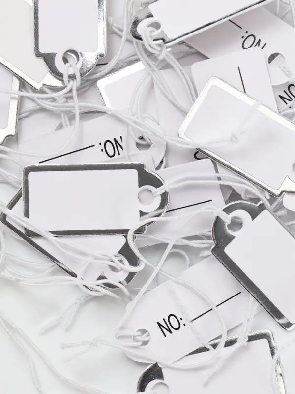 Ценники на верёвке, 100 шт. отверстие 3 мм, 1.3&times;2.5 см, белые, серебристый