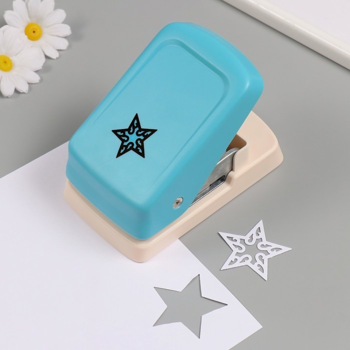 Дырокол фигурный рисунок 5х5 см Дырокол фигурный рисунок 5х5 см "Звезда фигурная" 8.6х14,6х6,9 см