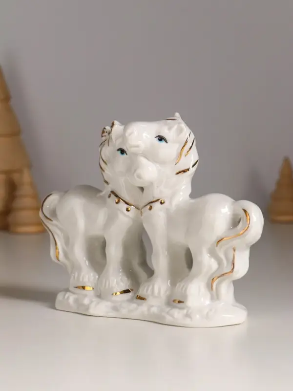 Сувенир керамика "Конь и лошадка милуются" белый с золотом 14х4,5х10 см