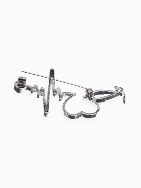 Брошь &laquo;Стетоскоп кардиограмма&raquo;, красная в серебре