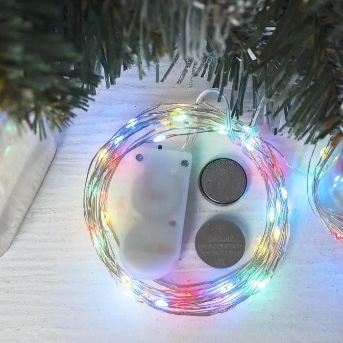 Гирлянда &laquo;Нить&raquo; 5 м, роса, IP20, серебристая нить, 50 LED, от батареек CR2032&times;2, свечение мульти