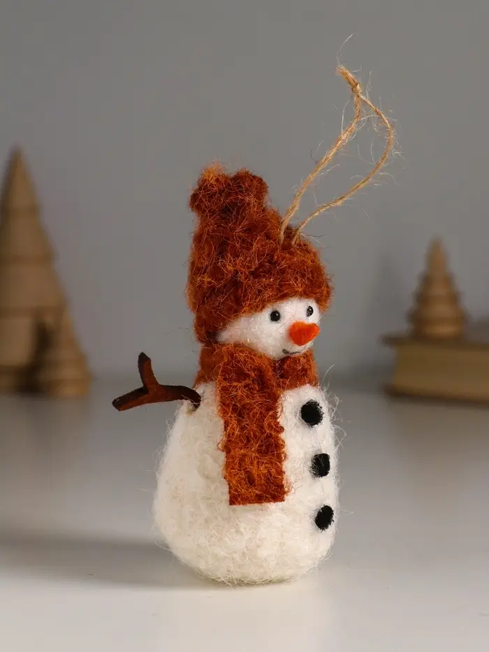 Сувенир "Снеговичок в рыжей шапке и шарфе" 5,5х5,5х12 см Сувенир "Снеговичок в рыжей шапке и шарфе" 5,5х5,5х12 см