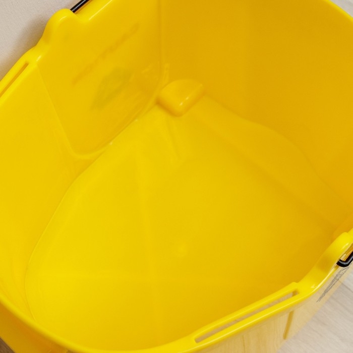 Тележка уборочная с механическим отжимом, 24 л, цвет жёлтый