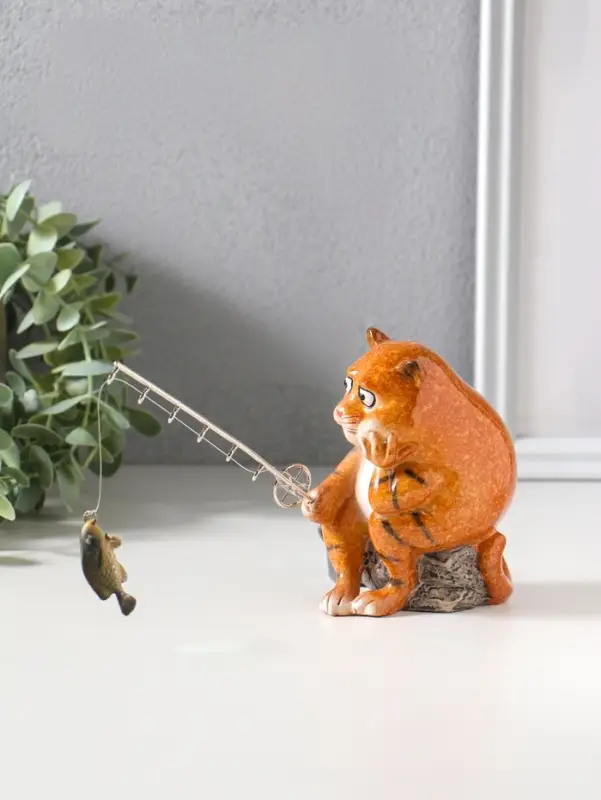 Фигурка полистоун лак &laquo;Рыжий кот на рыбалке&raquo;, 12.5&times;10&times;18 см