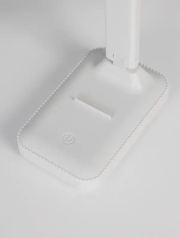 Светильник настольный с подставкой под телефон &laquo;Уно&raquo; 4 Вт LED USB 2700-6500К белый