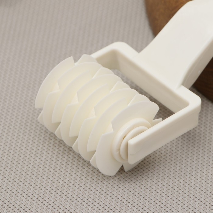 Валик для нарезки теста Доляна «Сетка», 20×7×4,5 см, цвет белый Валик для нарезки теста Доляна «Сетка», 20×7×4,5 см, цвет белый