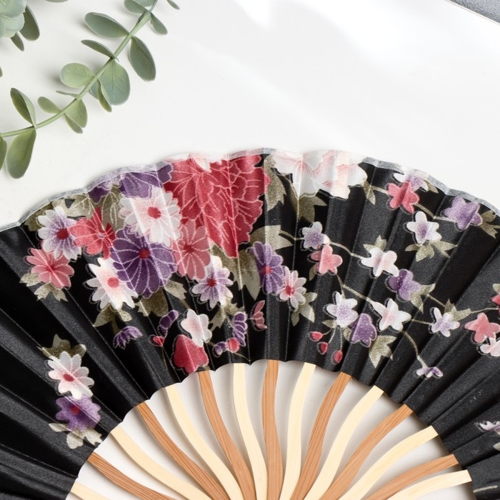 Веер бамбук, текстиль h=21 см изгиб, с кистью  Веер бамбук, текстиль h=21 см изгиб, с кистью "Цветы" в коробке, чёрный