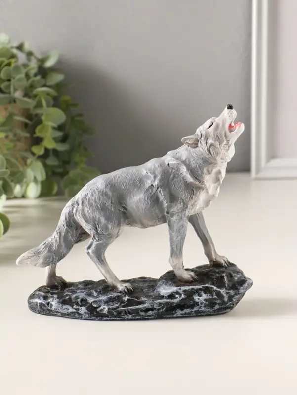 Фигурка полистоун &laquo;Волк воет на луну&raquo;, 17&times;15.5 см