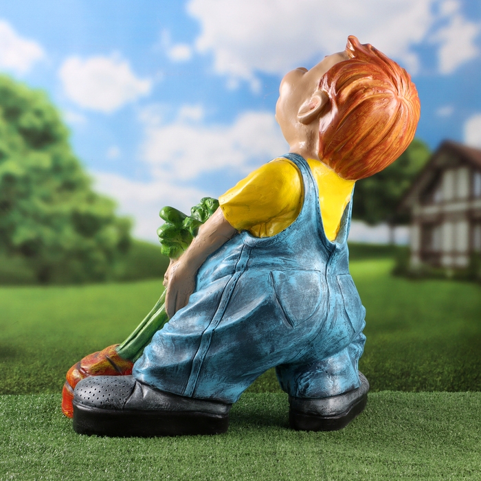 Садовая фигура  Садовая фигура "Мальчик с морковью" 65х60см
