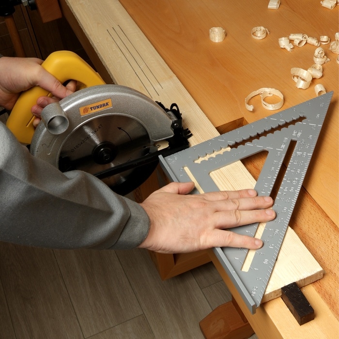 Универсальный кровельный угольник ТУНДРА, алюминий, 300 мм Универсальный кровельный угольник ТУНДРА, алюминий, 300 мм