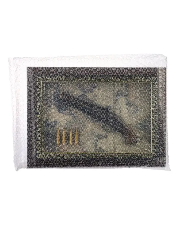 Сувенирное изделие - панно настенное в раме "Карта. Револьвер и 4 пули" 26х36х5 см