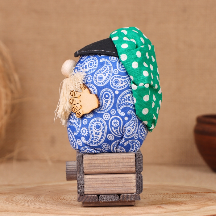 Домовой Домовой "Фома", на сундуке, 17х11х10 см