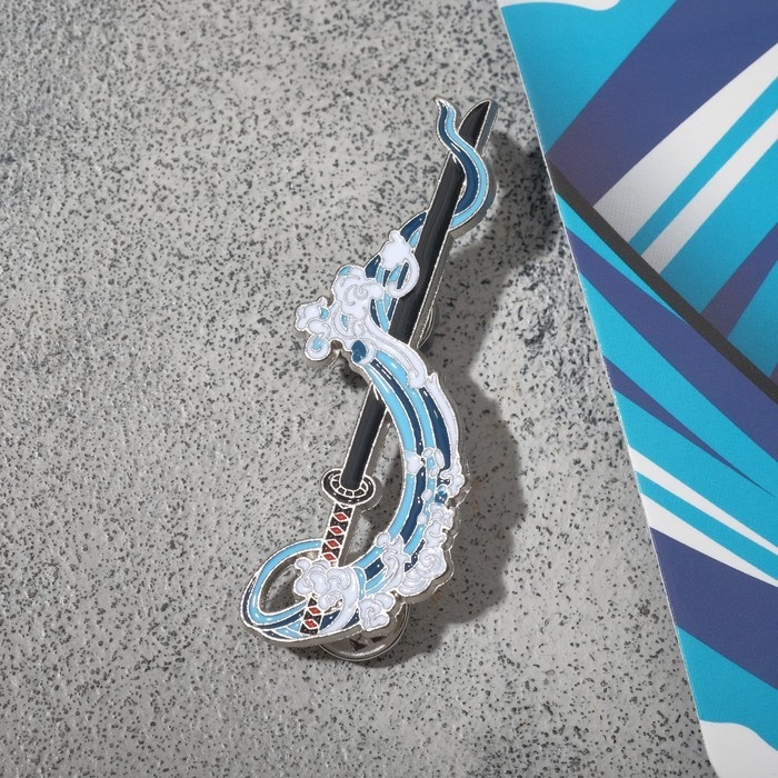 Значок «Катана» вода, цветной в серебре Значок «Катана» вода, цветной в серебре