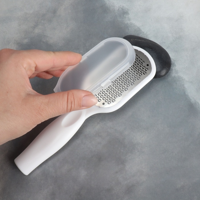 Пилка для ног, металлическая, с футляром, 20,5 см, цвет белый Пилка для ног, металлическая, с футляром, 20,5 см, цвет белый