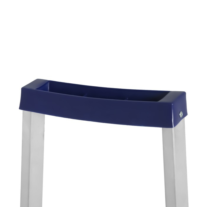 Стремянка ТУНДРА, алюминиевая, с органайзером, 3 ступени, 600 мм Стремянка ТУНДРА, алюминиевая, с органайзером, 3 ступени, 600 мм