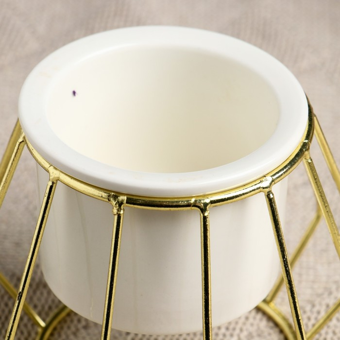 Кашпо на золотой подставке, 10х8,5см Кашпо на золотой подставке, 10х8,5см